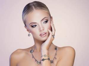 Twenty rose bracelet wholesaler