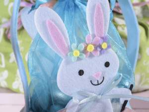 Sac de bonbons de Pâques avec voiture en forme de