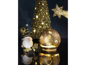 Weihnachtsmann-Großhändler mit goldener Dekoration