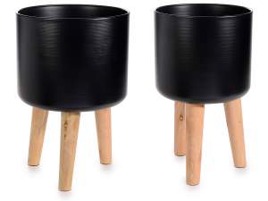 Wholesale vases in black metal with tripod