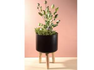 Wholesale vases in black metal with tripod