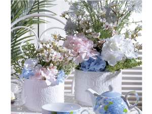 wholesaler of white vases with relief decoration