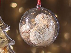 Transparent openable spheres hang