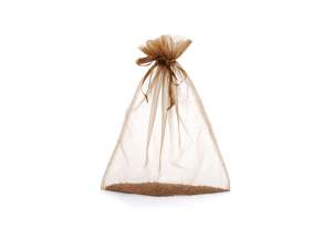 Sacs en tulle et amandes sucrées pour les faveurs