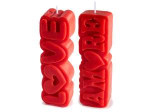Vela roja para amantes con escritura en forma