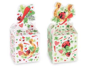 Scatola in carta con stampa simboli portafortuna