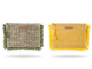 Straw-effect clutch bag with fringes, zip and tassel