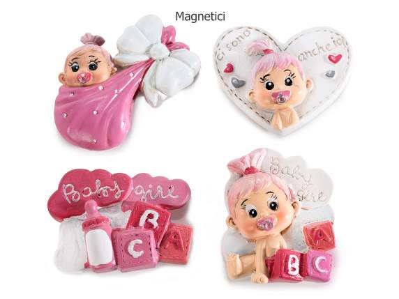 Magnet de naissance bébé fille en résine colorée avec aimant