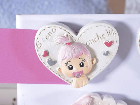 Magnet de naissance bébé fille en résine colorée avec aimant