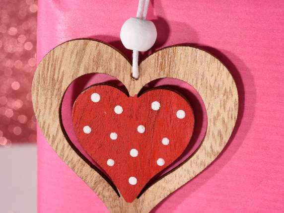 Caja con 72 decoraciones de madera en forma de corazon