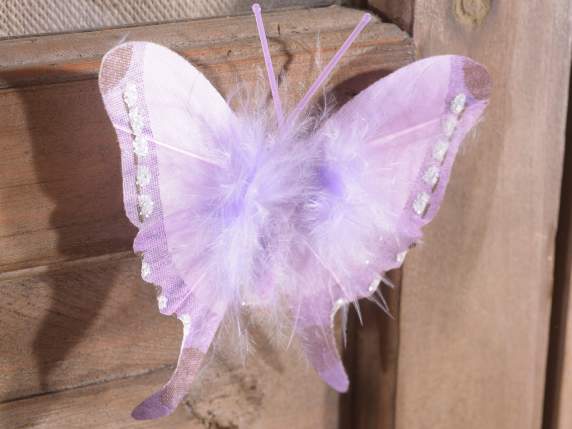 Caja de 6 mariposas de colores con plumas y clips metálicos.