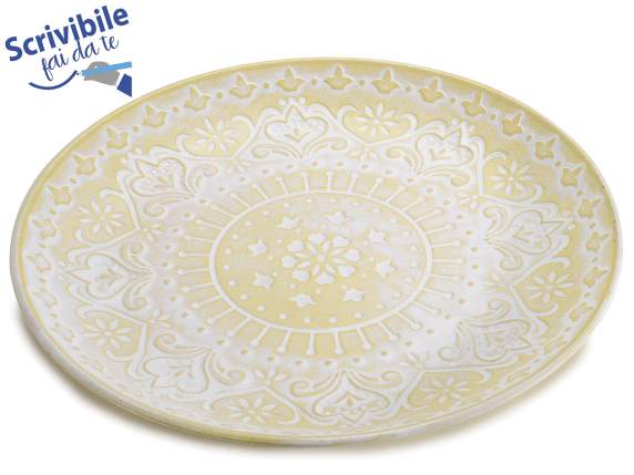 Plato decorativo de madera con decoración en relieve