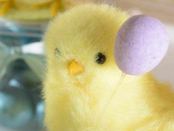 Pollito en suave pelo ecológico con decoración para colocar.