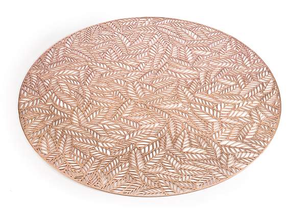 Round placemat decorated with rose gold carved leaves