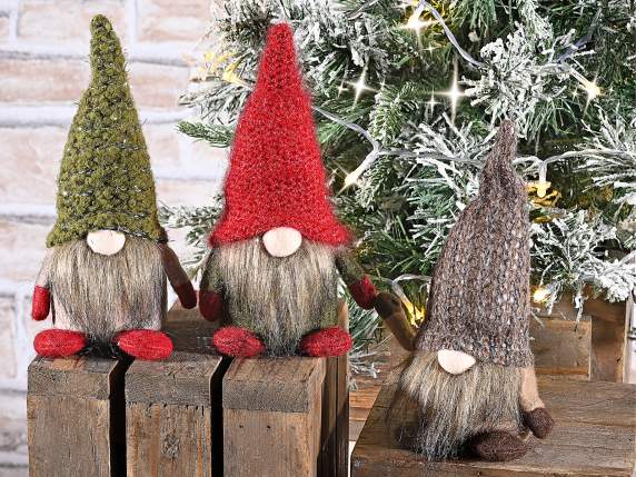 Mo Craciun din esatura cu palarie de lâna de aezat