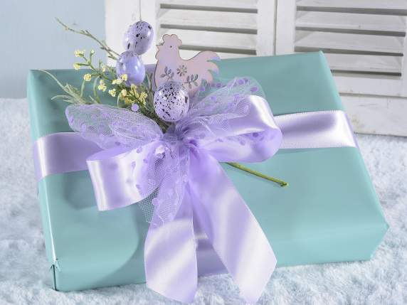 Buchet de ouă colorate cu decor de Paște din lemn
