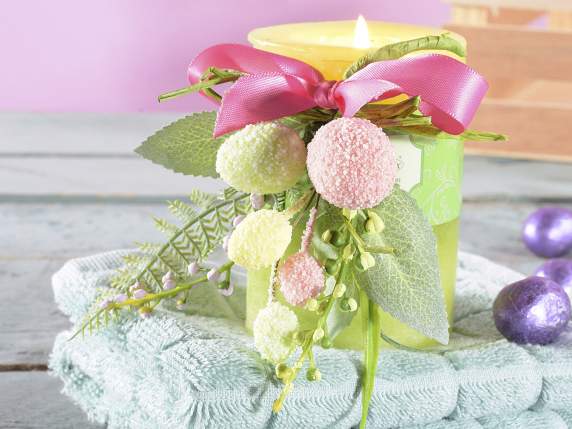 Buchet de ouă colorate și flori artificiale