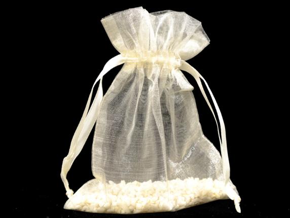 Geanta de organza ecru 12x16 cm cu cravata