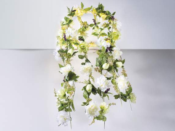 Rama de coroana de bujor i fructe de padure artificiale