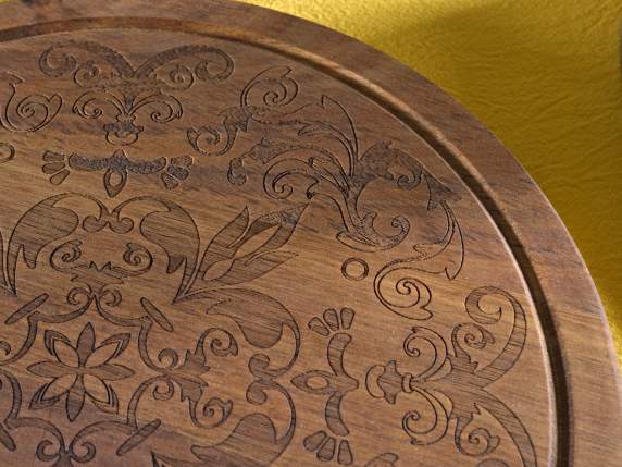 Round acacia wood cutting board with Maiolica decoration