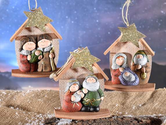Belén de terracota con casa de madera y estrella colgante