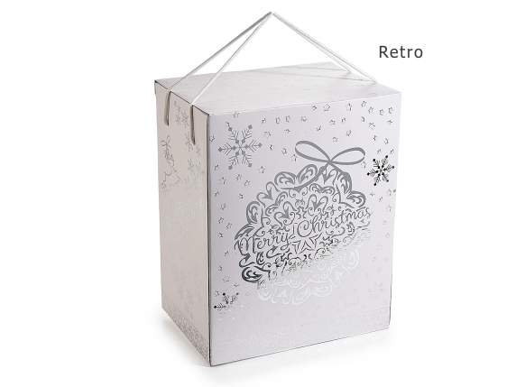 Boîte en carton avec décorations de Noël argentées