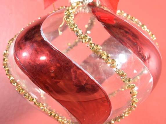 Bola de cristal transparente con gemas doradas.