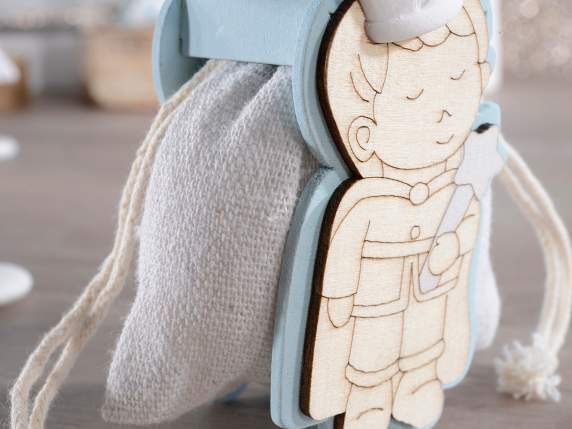 Príncipe de madera con corona de yeso y bolsa con cordón