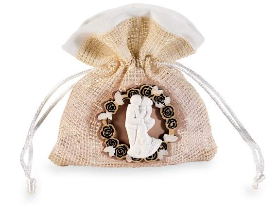 Bolsa de red con decoración de madera, novios de yeso y corb