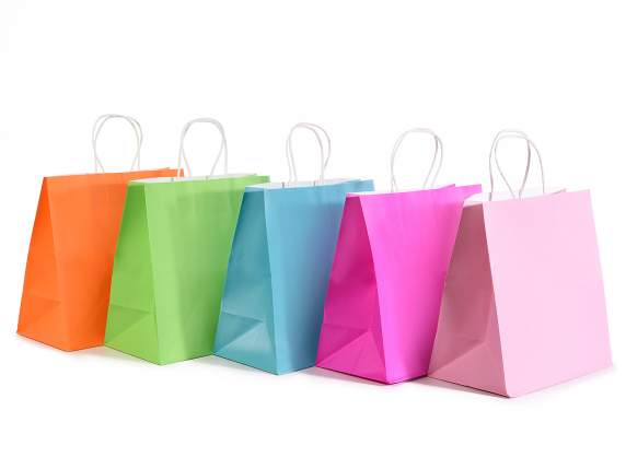 Bolsa-sobre de papel grande, cuadrado y de color, con asas.