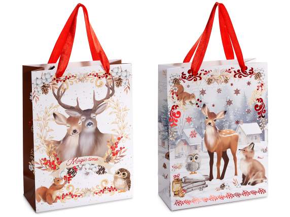 Bolsa-sobre de papel navideño mediano con asas de satén.