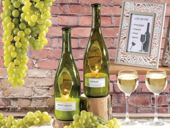 Vela con aroma a vino en botella de vidrio