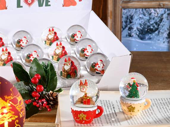 Boule à neige avec personnage de Noël et socle en résine