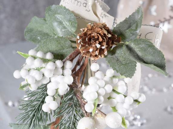 Bouquet neigeux aux fruits blancs et pomme de pin