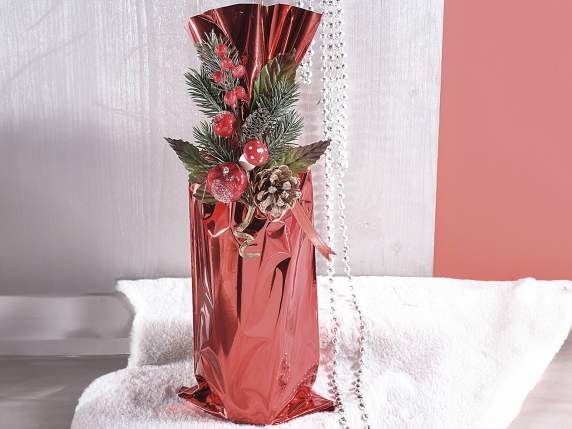 Buchet decorativ cu fructe de padure rosii, pin