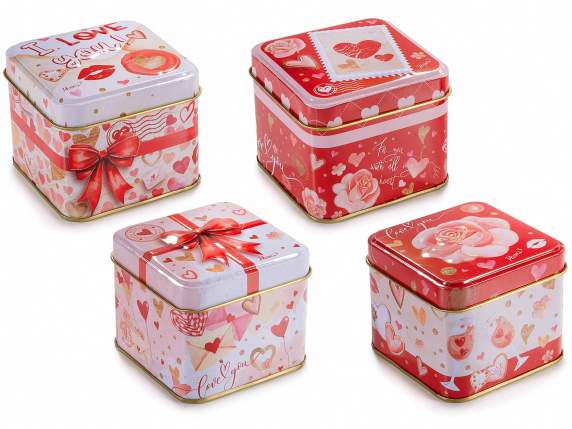 Caja de alimentos de metal con detalles en relieve y tapa.
