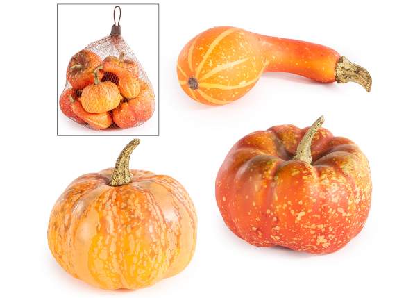 Paquete de 12 calabazas artificiales en bolsa de malla.