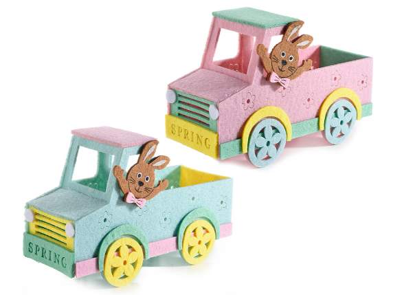 Camioncino in panno colorato con coniglietto