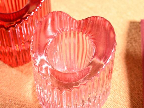 Candelabro en forma de corazón de vidrio estriado de color