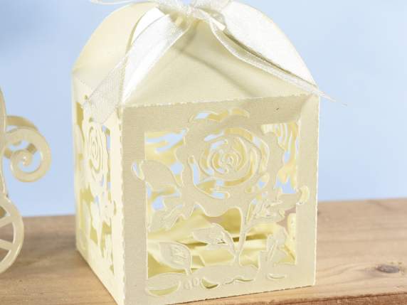 Cardboard carving rose ecrù box for sugared almond.