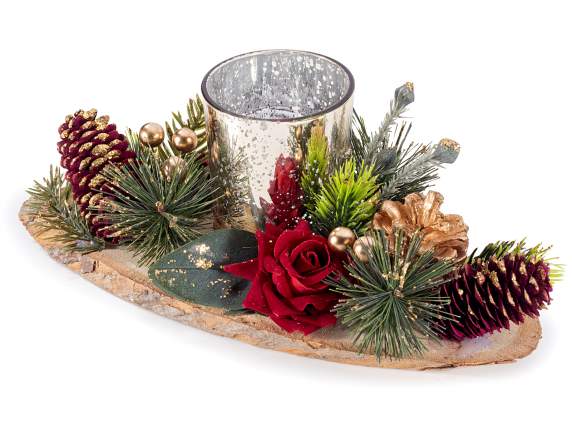 Centro de mesa de madera con piñas, bayas y tarro portavelas