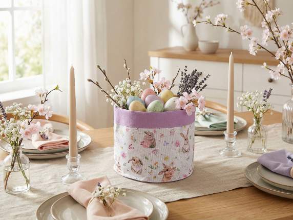 Cesta de tela con estampado de conejito e interior colorido