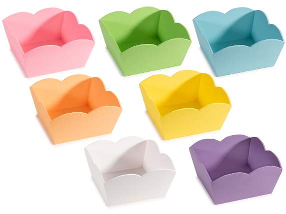 Cesta-caja de madera de colores con bordes moldeados