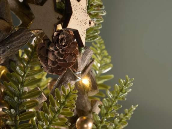Weihnachtsbaum mit Tannenzapfen, goldenen Beeren, Sternen un