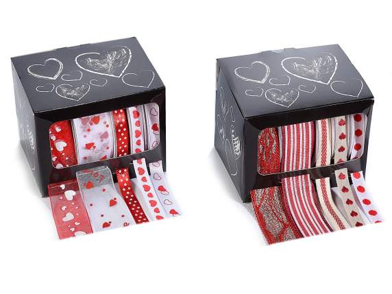 Caja 5 cintas de colores y adornos de corazón