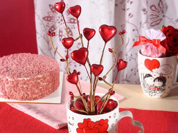 Branche artificielle avec coeurs et bourgeons rouges