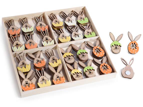 Espositore 80 conigli pasquali in legno colorato con adesivo