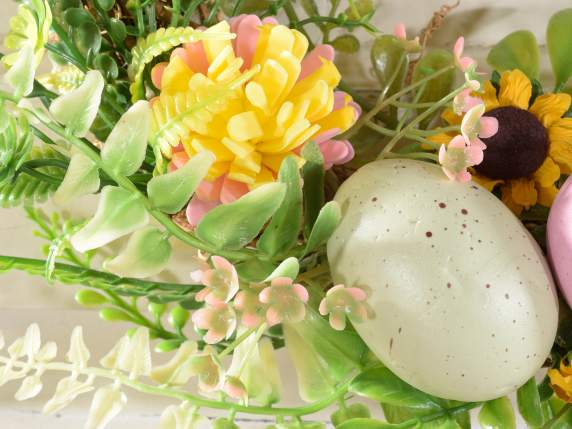 Guirlande en bois avec oeufs et fleurs colorées à suspendre