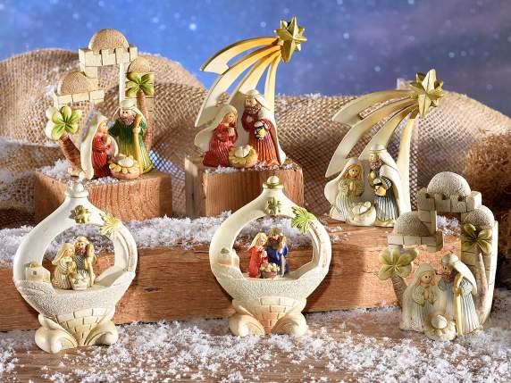 Crèche en résine colorée avec détails en finition opaque