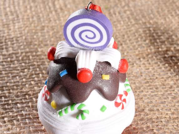 Magdalena decorada en pasta de resina brillante para colgar